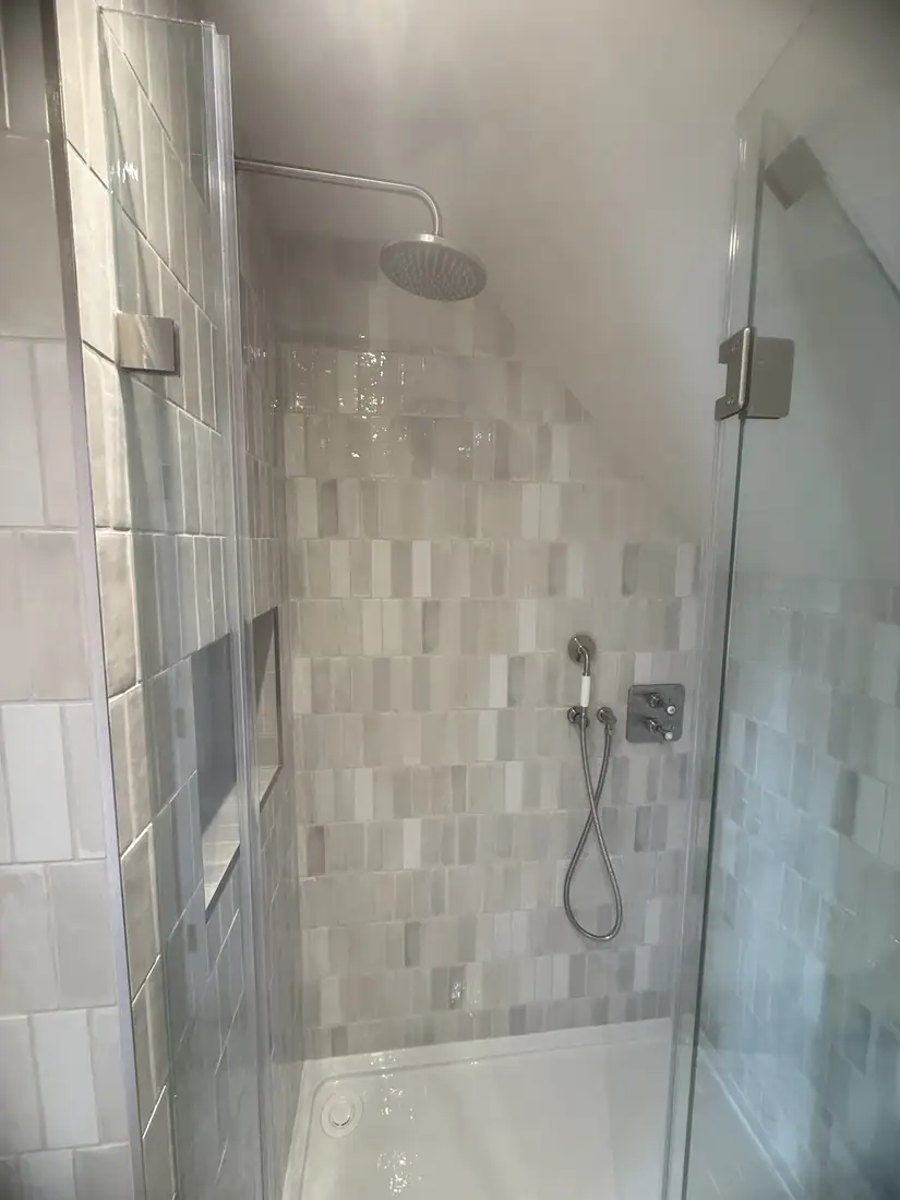 Shower room under the eaves