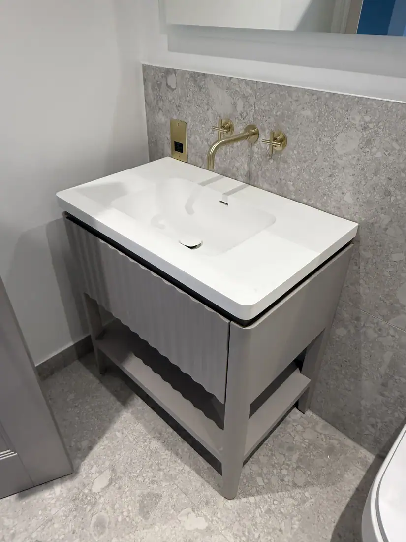 Fluted vanity, brass taps